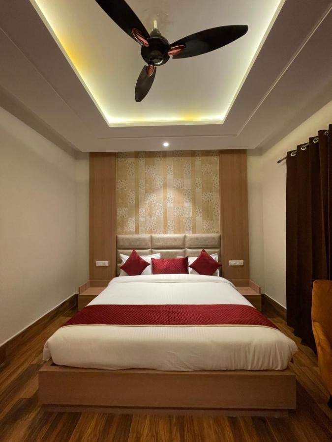 Hotel Crown Savoy, Near Railway Station & Guru Nanak Dev University Амритсар Экстерьер фото